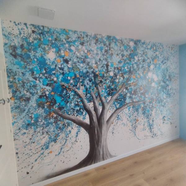 Pose d'un papier peint panoramique arbre contemporain  dans une chambre d'adolescente à Sanguinet
